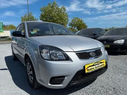 Silber Gebraucht 2011 Kia Rio Attract Limousine | 3.300 € (Fairer Preis)