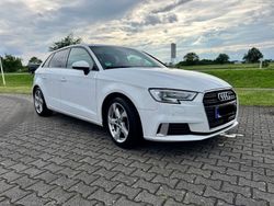 Weiß Gebraucht 2016 Audi A3 Sportback Sport Kleinwagen | 13.800 € (Fairer Preis)