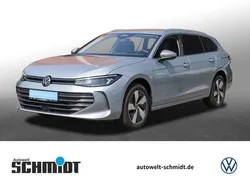 Oyster silver metallic Gebraucht 2024 VW Passat Business Kombi | 32.498 € (Guter Preis)