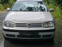 Silber Gebraucht 2003 VW Golf IV Kleinwagen | 2.000 € (Fairer Preis)