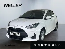 Weiss Gebraucht 2023 Toyota Yaris Comfort Kleinwagen | 13.380 € (Guter Preis)
