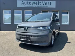 Grau Gebraucht 2024 VW Multivan Goal Van / Kleinbus | 52.990 € (Fairer Preis)