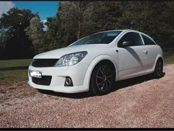 Weiß Gebraucht 2009 Opel Astra GTC Limousine | 3.000 € (Fairer Preis)