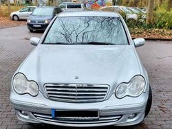 Grau Gebraucht 2006 Mercedes C220 Elegance Limousine | 4.450 € (Fairer Preis)
