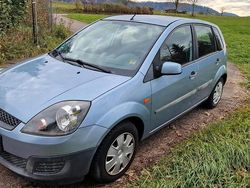 Blau Gebraucht 2006 Ford Fiesta Kleinwagen | 2.333 € (Fairer Preis)