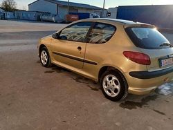 Gold Gebraucht 2002 Peugeot 206 Kleinwagen | 1.350 € (Etwas zu teuer)