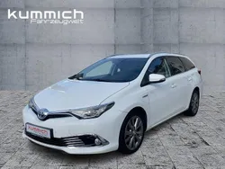 Weiß Gebraucht 2016 Toyota Auris Touring Sports Kombi | 13.950 € (Guter Preis)