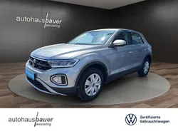 Silber / pyrit silber (metallic) Gebraucht 2022 VW T-Roc Basis SUV | 20.960 € (Fairer Preis)