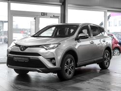 Lichtsilber metallic Gebraucht 2018 Toyota RAV4 Hybrid Basis SUV | 24.989 € (Fairer Preis)