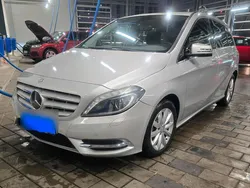 Grau Gebraucht 2014 Mercedes B200 Van / Kleinbus | 12.990 €