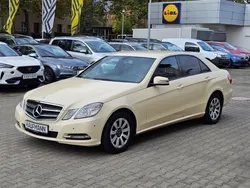 Beige Gebraucht 2011 Mercedes E200 Limousine | 5.980 €