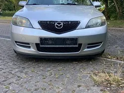 Silber Gebraucht 2004 Mazda 2 Limousine | 650 € (Fairer Preis)