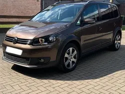 Braun Gebraucht 2011 VW Touran Van / Kleinbus | 11.250 € (Teuer)