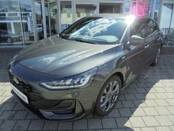 Grau Gebraucht 2023 Ford Focus ST-Line X Limousine | 23.990 € (Fairer Preis)