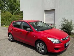 Rot Gebraucht 2009 Hyundai i30 Edition+ Limousine | 2.690 € (Fairer Preis)