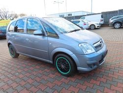 Grau Gebraucht 2004 Opel Meriva Basis Van / Kleinbus | 2.490 € (Fairer Preis)