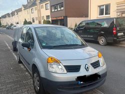 Grau Gebraucht 2005 Renault Modus Van / Kleinbus | 1.500 € (Fairer Preis)