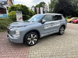 Grau Gebraucht 2025 Mitsubishi Outlander P-HEV Top SUV | 56.990 € (Etwas zu teuer)