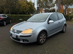 Grau Gebraucht 2004 VW Golf V Limousine | 2.499 € (Fairer Preis)