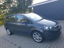 Grau Gebraucht 2014 Opel Zafira Van / Kleinbus | 5.250 € (Guter Preis)