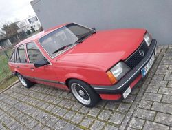 Rot Gebraucht 1984 Opel Ascona Limousine | 5.900 €