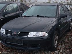 Schwarz Gebraucht 2000 Mitsubishi Carisma Comfort Edition Limousine | 590 € (Fairer Preis)