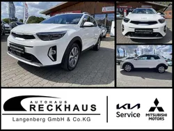 Weiß (ud schneeweiss (weiß)) Gebraucht 2024 Kia Stonic Vision SUV | 18.250 € (Fairer Preis)