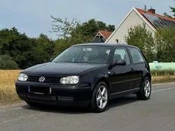 Schwarz Gebraucht 2003 VW Golf IV Kleinwagen | 1.990 € (Fairer Preis)