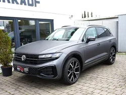 Grau Gebraucht 2024 VW Touareg R-line SUV | 79.000 €