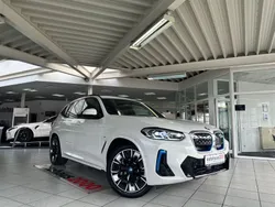 Mineralweiss metallic Gebraucht 2023 BMW iX3 Impressive SUV | 48.950 € (Guter Preis)