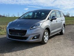 Grau Gebraucht 2016 Peugeot 5008 SUV | 8.450 € (Fairer Preis)