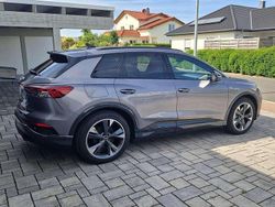 Grau Gebraucht 2022 Audi Q4 e-tron S-Line SUV | 36.500 € (Fairer Preis)