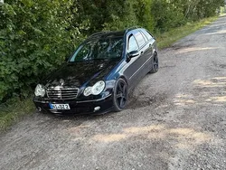 Schwarz Gebraucht 2004 Mercedes C220 Avantgarde Kombi | 2.600 € (Etwas zu teuer)