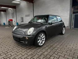 Grau Gebraucht 2006 Mini Cooper Kleinwagen | 3.200 € (Fairer Preis)