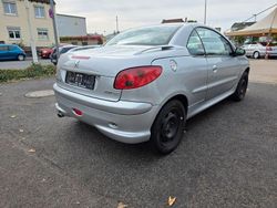 Silber Gebraucht 2004 Peugeot 206 CC Tendance Cabrio | 2.899 € (Teuer)