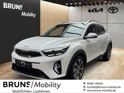Schneeweiß Gebraucht 2024 Kia Stonic Spirit SUV | 20.490 € (Guter Preis)