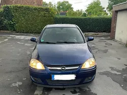 Blau Gebraucht 2004 Opel Corsa Kleinwagen | 650 € (Guter Preis)