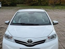 Weiß Gebraucht 2013 Toyota Yaris Cool Kleinwagen | 7.400 € (Guter Preis)