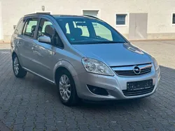Silber Gebraucht 2009 Opel Zafira Edition Van / Kleinbus | 4.990 € (Teuer)