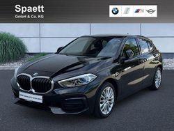 Saphirschwarz Gebraucht 2022 BMW 118 Sport Line Kleinwagen | 26.400 € (Etwas zu teuer)