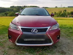 Rot Gebraucht 2014 Lexus CT200h Kombi | 13.700 €