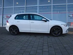 Weiß metallic Gebraucht 2020 VW Golf VIII Basis Limousine | 19.790 € (Etwas zu teuer)