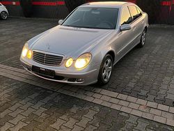 Silber Gebraucht 2005 Mercedes E200 Classic Limousine | 3.900 € (Guter Preis)