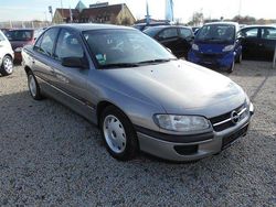 Grau metallic Gebraucht 1995 Opel Omega Limousine | 1.750 €