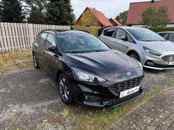 Obsidianschwarz metallic Gebraucht 2021 Ford Focus ST-Line Kombi | 18.900 € (Etwas zu teuer)
