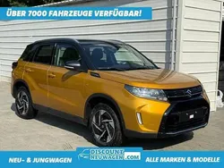 Solar yellow pearl metallic / cosmic black pearl metallic Neu 2025 Suzuki Vitara Comfort+ SUV | 25.390 € (Etwas zu teuer)