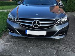 Grau Gebraucht 2015 Mercedes E300 Avantgarde Limousine | 12.890 € (Fairer Preis)