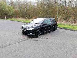 Schwarz Gebraucht 2002 Peugeot 206 S Limousine | 2.000 € (Etwas zu teuer)