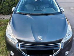 Grau Gebraucht 2014 Peugeot 208 Allure Kleinwagen | 5.600 € (Guter Preis)