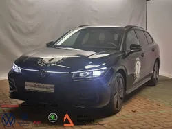 Grenadillschwarz metallic Gebraucht 2024 VW Passat R-line Kombi | 41.190 € (Fairer Preis)